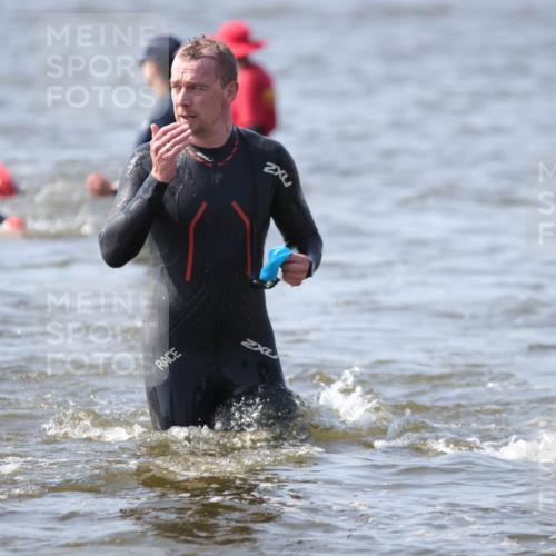 22.06.2025 - Viking Triathlon H.Heesch http://msf.ph/oto/8060630 22.06.2025 10:37:19 Schwimmen 21, 34, 131, 141, 172, 180, 187, 233, 253, 312, 316, 344, 370, 383, 454, 456, 513, 649 meine-sportfotos.de