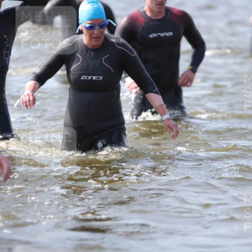 22.06.2025 - Viking Triathlon H.Heesch http://msf.ph/oto/8060640 22.06.2025 10:37:20 Schwimmen 21, 34, 131, 141, 172, 180, 187, 233, 253, 312, 316, 344, 370, 383, 454, 456, 513, 649 meine-sportfotos.de