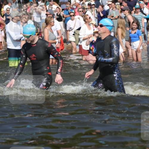 22.06.2025 - Viking Triathlon H.Heesch http://msf.ph/oto/8060645 22.06.2025 10:02:48 Schwimmen 40, 98, 161, 164, 264, 323, 340, 366, 427, 429, 430, 486, 548, 552, 608 meine-sportfotos.de