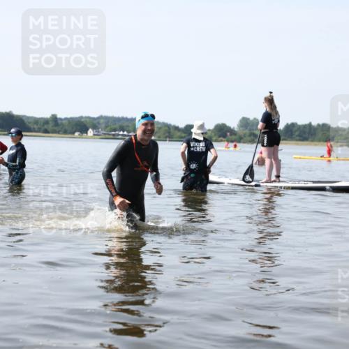 22.06.2025 - Viking Triathlon Michael Strokosch http://msf.ph/oto/8060651 22.06.2025 10:59:23 Schwimmen 459, 476 meine-sportfotos.de