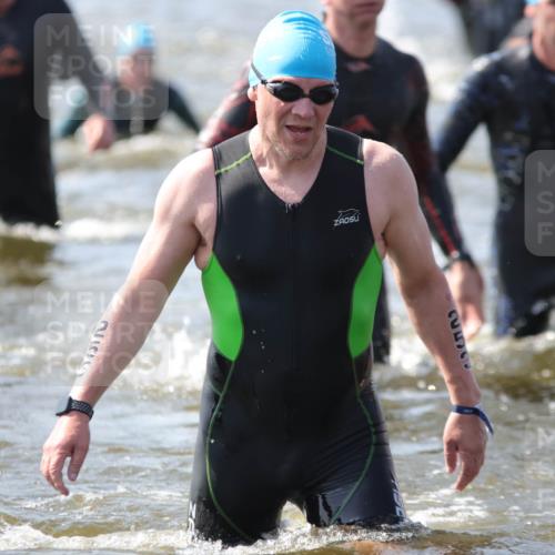 22.06.2025 - Viking Triathlon H.Heesch http://msf.ph/oto/8060656 22.06.2025 10:37:22 Schwimmen 21, 34, 131, 141, 163, 172, 180, 187, 233, 253, 312, 316, 344, 370, 383, 454, 456, 639, 649 meine-sportfotos.de