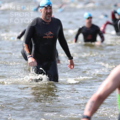 22.06.2025 - Viking Triathlon H.Heesch http://msf.ph/oto/8060662 22.06.2025 10:37:24 Schwimmen 21, 34, 131, 141, 163, 177, 180, 187, 233, 245, 253, 312, 316, 344, 370, 383, 456, 614, 639, 649 meine-sportfotos.de