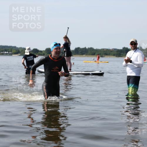 22.06.2025 - Viking Triathlon Michael Strokosch http://msf.ph/oto/8060663 22.06.2025 10:59:24 Schwimmen 459, 476 meine-sportfotos.de