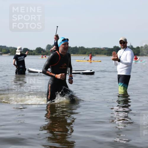 22.06.2025 - Viking Triathlon Michael Strokosch http://msf.ph/oto/8060667 22.06.2025 10:59:24 Schwimmen 459, 476 meine-sportfotos.de