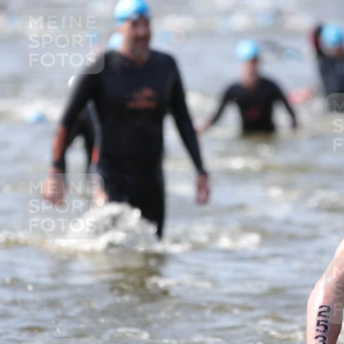 22.06.2025 - Viking Triathlon H.Heesch http://msf.ph/oto/8060668 22.06.2025 10:37:24 Schwimmen 21, 34, 131, 141, 163, 177, 180, 187, 233, 245, 253, 312, 316, 344, 370, 383, 456, 614, 639, 649 meine-sportfotos.de