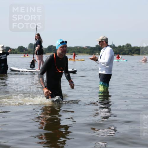 22.06.2025 - Viking Triathlon Michael Strokosch http://msf.ph/oto/8060672 22.06.2025 10:59:24 Schwimmen 459, 476 meine-sportfotos.de