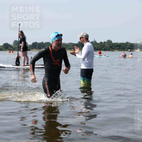 22.06.2025 - Viking Triathlon Michael Strokosch http://msf.ph/oto/8060677 22.06.2025 10:59:25 Schwimmen 459, 476 meine-sportfotos.de