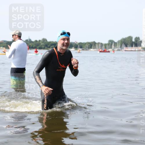 22.06.2025 - Viking Triathlon Michael Strokosch http://msf.ph/oto/8060685 22.06.2025 10:59:26 Schwimmen 459, 476 meine-sportfotos.de