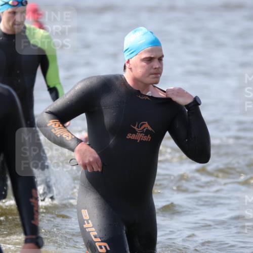 22.06.2025 - Viking Triathlon H.Heesch http://msf.ph/oto/8060687 22.06.2025 10:37:32 Schwimmen 21, 34, 131, 141, 163, 177, 180, 187, 245, 253, 312, 316, 344, 411, 433, 456, 506, 614, 619, 639, 645 meine-sportfotos.de