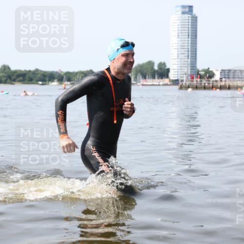 22.06.2025 - Viking Triathlon Michael Strokosch http://msf.ph/oto/8060691 22.06.2025 10:59:26 Schwimmen 459, 476 meine-sportfotos.de