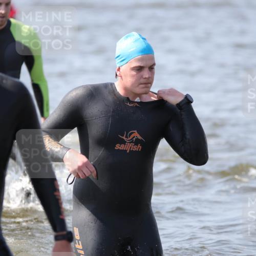 22.06.2025 - Viking Triathlon H.Heesch http://msf.ph/oto/8060693 22.06.2025 10:37:32 Schwimmen 21, 34, 131, 141, 163, 177, 180, 187, 245, 253, 312, 316, 344, 411, 433, 456, 506, 614, 619, 639, 645 meine-sportfotos.de