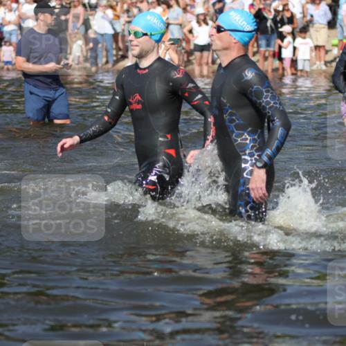 22.06.2025 - Viking Triathlon H.Heesch http://msf.ph/oto/8060697 22.06.2025 10:02:50 Schwimmen 5, 40, 43, 98, 154, 164, 323, 340, 430, 475, 486, 548, 552, 554, 608 meine-sportfotos.de
