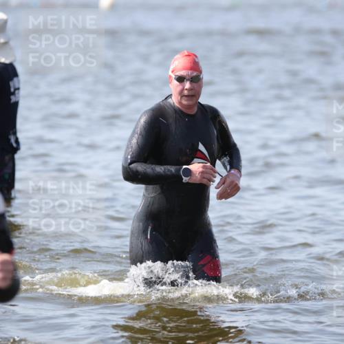 22.06.2025 - Viking Triathlon H.Heesch http://msf.ph/oto/8060702 22.06.2025 10:37:33 Schwimmen 21, 34, 131, 141, 163, 177, 180, 187, 245, 253, 312, 316, 344, 396, 411, 433, 456, 506, 614, 619, 639, 645 meine-sportfotos.de