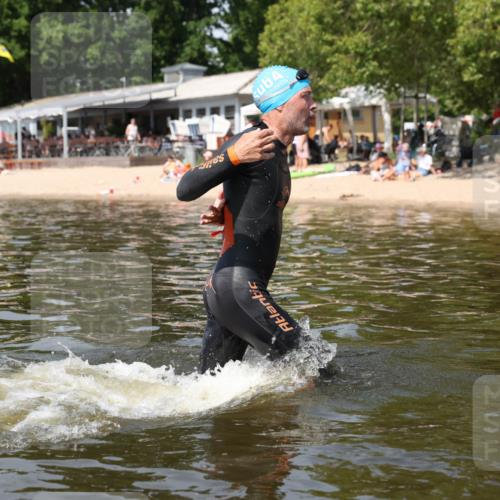 22.06.2025 - Viking Triathlon Michael Strokosch http://msf.ph/oto/8060709 22.06.2025 10:59:29 Schwimmen 459, 476 meine-sportfotos.de