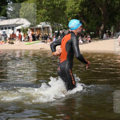 22.06.2025 - Viking Triathlon Michael Strokosch http://msf.ph/oto/8060718 22.06.2025 10:59:30 Schwimmen 459, 476 meine-sportfotos.de