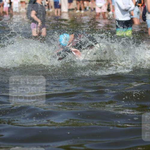 22.06.2025 - Viking Triathlon H.Heesch http://msf.ph/oto/8060726 22.06.2025 10:02:53 Schwimmen 5, 40, 43, 47, 98, 154, 164, 323, 340, 430, 475, 486, 548, 552, 554, 608 meine-sportfotos.de