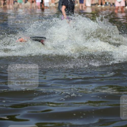 22.06.2025 - Viking Triathlon H.Heesch http://msf.ph/oto/8060731 22.06.2025 10:02:53 Schwimmen 5, 40, 43, 47, 98, 154, 164, 323, 340, 430, 475, 486, 548, 552, 554, 608 meine-sportfotos.de