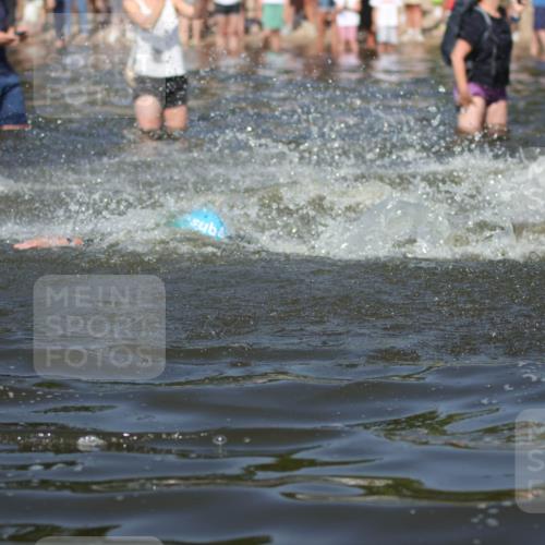 22.06.2025 - Viking Triathlon H.Heesch http://msf.ph/oto/8060736 22.06.2025 10:02:53 Schwimmen 5, 40, 43, 47, 98, 154, 164, 323, 340, 430, 475, 486, 548, 552, 554, 608 meine-sportfotos.de