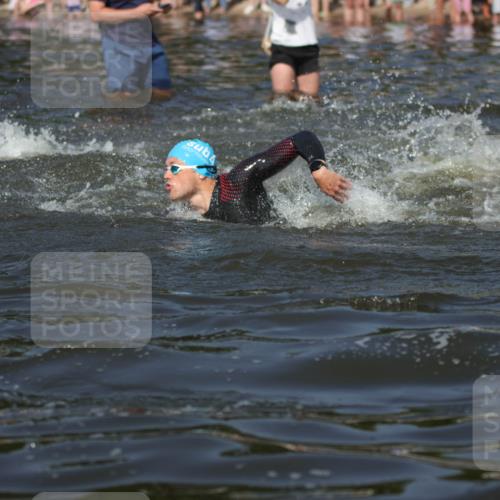22.06.2025 - Viking Triathlon H.Heesch http://msf.ph/oto/8060740 22.06.2025 10:02:54 Schwimmen 5, 40, 43, 47, 98, 101, 154, 164, 233, 340, 398, 430, 475, 486, 548, 554, 608, 632 meine-sportfotos.de