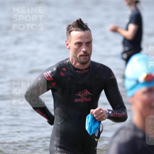 22.06.2025 - Viking Triathlon H.Heesch http://msf.ph/oto/8060743 22.06.2025 10:37:41 Schwimmen 21, 141, 163, 177, 187, 245, 335, 396, 411, 433, 456, 506, 614, 619, 639, 645 meine-sportfotos.de