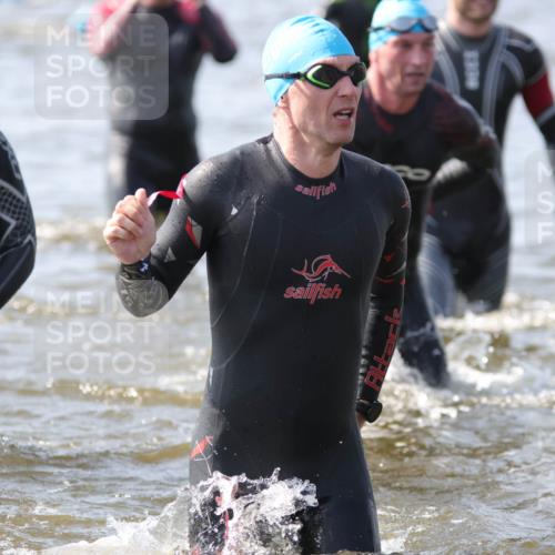 22.06.2025 - Viking Triathlon H.Heesch http://msf.ph/oto/8060752 22.06.2025 10:37:42 Schwimmen 21, 141, 163, 177, 187, 245, 335, 396, 411, 433, 506, 614, 619, 639, 645 meine-sportfotos.de