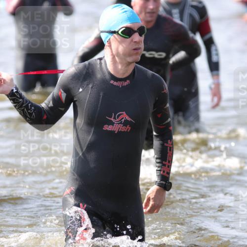 22.06.2025 - Viking Triathlon H.Heesch http://msf.ph/oto/8060757 22.06.2025 10:37:43 Schwimmen 141, 146, 163, 177, 187, 245, 335, 396, 411, 433, 506, 614, 619, 639, 645 meine-sportfotos.de