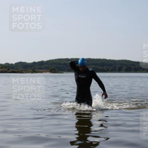 22.06.2025 - Viking Triathlon Michael Strokosch http://msf.ph/oto/8060783 22.06.2025 10:22:39 Schwimmen 100 meine-sportfotos.de