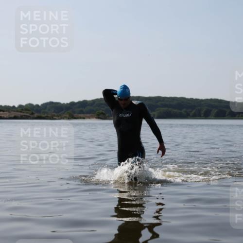 22.06.2025 - Viking Triathlon Michael Strokosch http://msf.ph/oto/8060793 22.06.2025 10:22:40 Schwimmen 100 meine-sportfotos.de