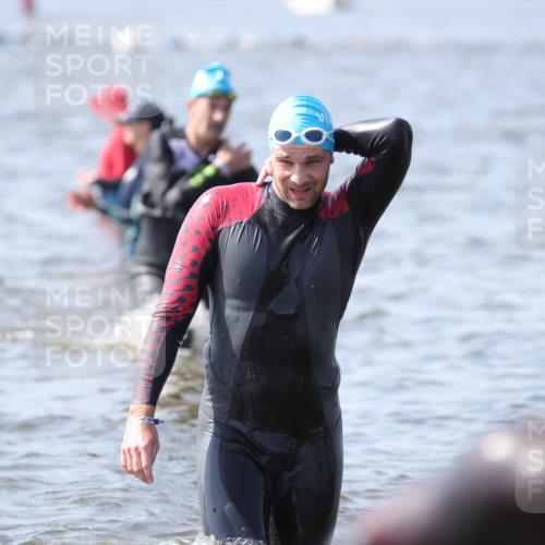 22.06.2025 - Viking Triathlon H.Heesch http://msf.ph/oto/8060796 22.06.2025 10:37:50 Schwimmen 146, 179, 335, 396, 411, 433, 506, 619, 645 meine-sportfotos.de