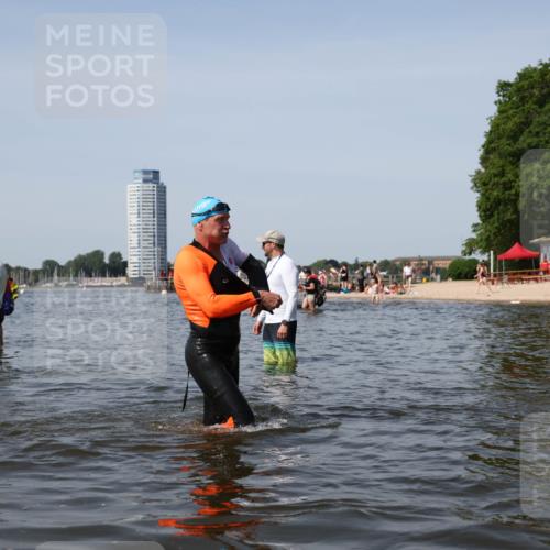 22.06.2025 - Viking Triathlon Michael Strokosch http://msf.ph/oto/8060800 22.06.2025 10:44:27 Schwimmen 103, 130, 205, 219 meine-sportfotos.de
