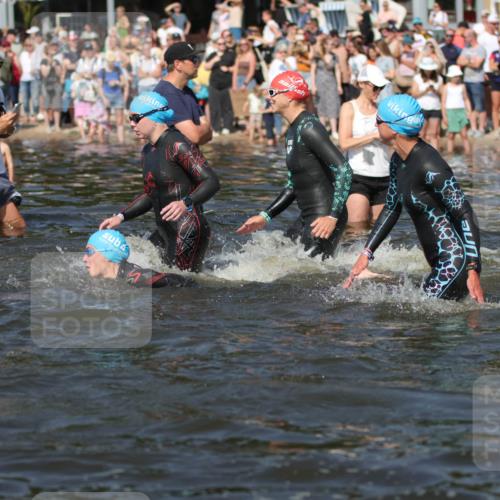 22.06.2025 - Viking Triathlon H.Heesch http://msf.ph/oto/8060804 22.06.2025 10:03:03 Schwimmen 5, 43, 47, 101, 154, 177, 204, 233, 349, 398, 475, 478, 554, 602, 632 meine-sportfotos.de