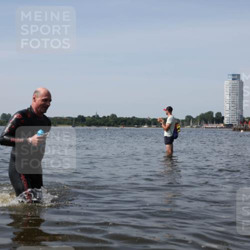 22.06.2025 - Viking Triathlon Michael Strokosch http://msf.ph/oto/8060825 22.06.2025 10:44:31 Schwimmen 130, 205, 219 meine-sportfotos.de