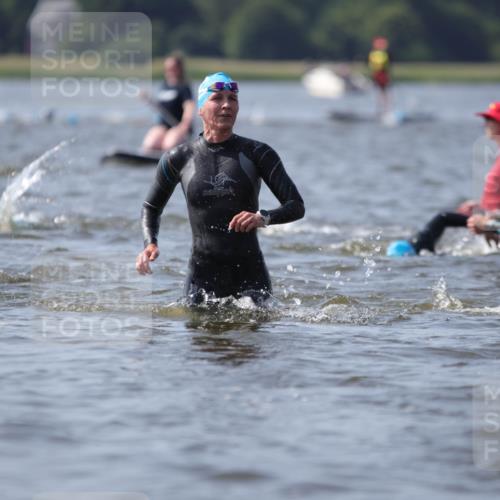 22.06.2025 - Viking Triathlon H.Heesch http://msf.ph/oto/8060826 22.06.2025 10:38:05 Schwimmen 61, 72, 89, 146, 179, 191, 209, 335 meine-sportfotos.de