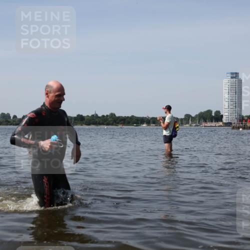 22.06.2025 - Viking Triathlon Michael Strokosch http://msf.ph/oto/8060829 22.06.2025 10:44:31 Schwimmen 130, 205, 219 meine-sportfotos.de