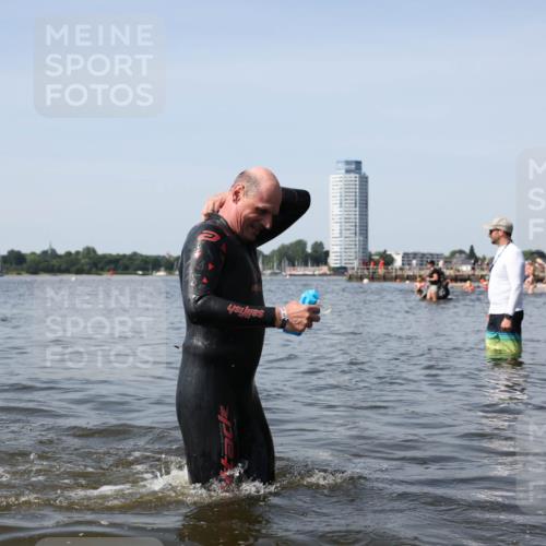 22.06.2025 - Viking Triathlon Michael Strokosch http://msf.ph/oto/8060845 22.06.2025 10:44:32 Schwimmen 18, 130, 205, 219 meine-sportfotos.de