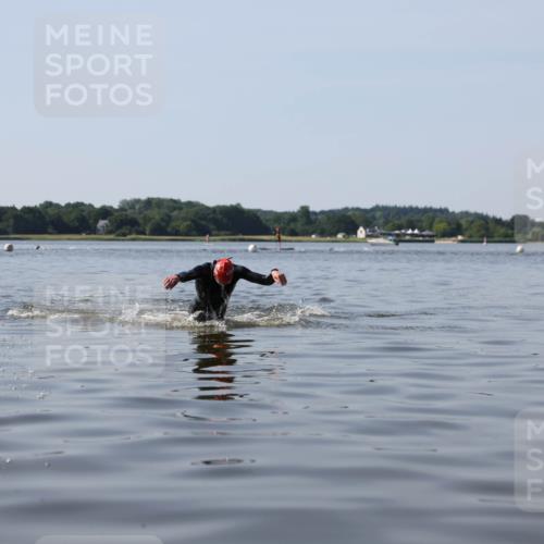 22.06.2025 - Viking Triathlon Michael Strokosch http://msf.ph/oto/8060846 22.06.2025 10:24:02 Schwimmen 609 meine-sportfotos.de