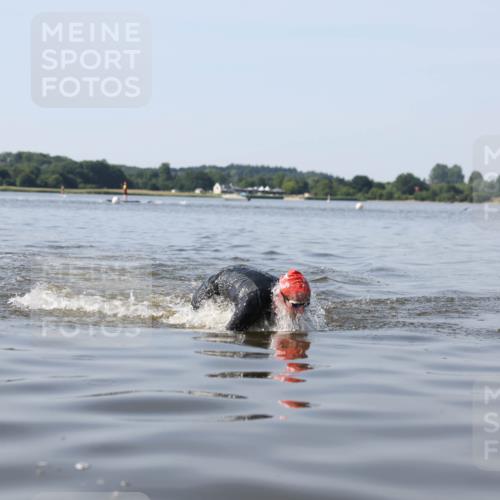 22.06.2025 - Viking Triathlon Michael Strokosch http://msf.ph/oto/8060896 22.06.2025 10:24:06 Schwimmen 609 meine-sportfotos.de