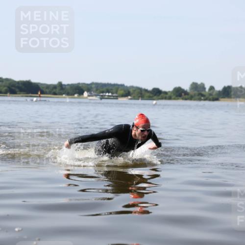22.06.2025 - Viking Triathlon Michael Strokosch http://msf.ph/oto/8060898 22.06.2025 10:24:06 Schwimmen 609 meine-sportfotos.de