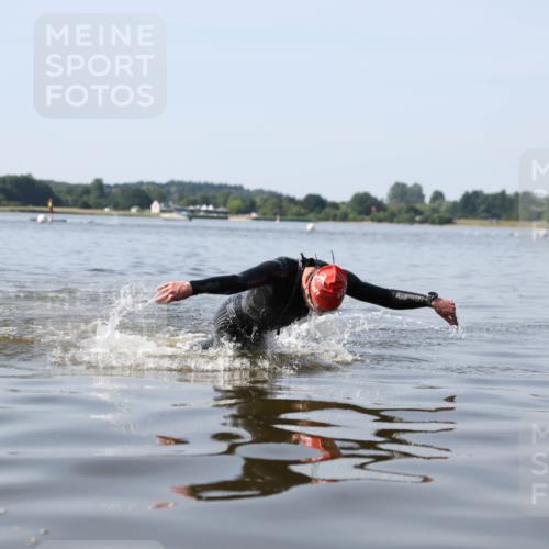 22.06.2025 - Viking Triathlon Michael Strokosch http://msf.ph/oto/8060901 22.06.2025 10:24:06 Schwimmen 609 meine-sportfotos.de