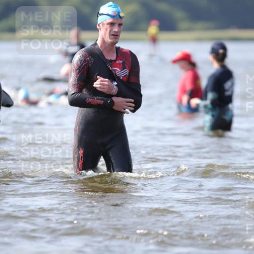 22.06.2025 - Viking Triathlon H.Heesch http://msf.ph/oto/8060905 22.06.2025 10:38:23 Schwimmen 22, 61, 85, 89, 156, 209, 269, 398, 419, 428, 447, 509, 535, 601, 603, 659, 662 meine-sportfotos.de