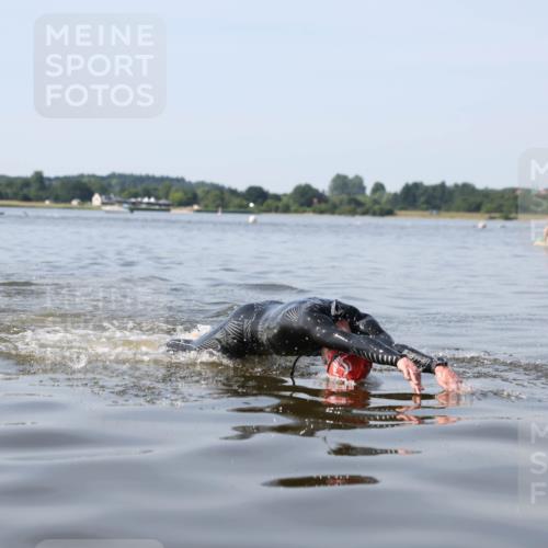 22.06.2025 - Viking Triathlon Michael Strokosch http://msf.ph/oto/8060907 22.06.2025 10:24:06 Schwimmen 609 meine-sportfotos.de