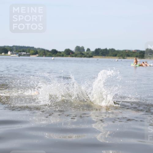 22.06.2025 - Viking Triathlon Michael Strokosch http://msf.ph/oto/8060910 22.06.2025 10:24:07 Schwimmen 609 meine-sportfotos.de