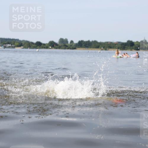 22.06.2025 - Viking Triathlon Michael Strokosch http://msf.ph/oto/8060913 22.06.2025 10:24:07 Schwimmen 609 meine-sportfotos.de