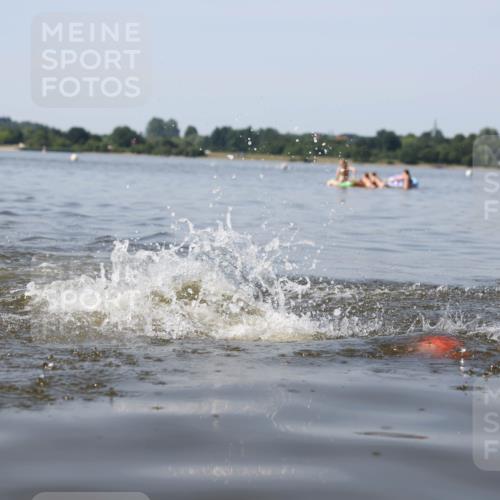 22.06.2025 - Viking Triathlon Michael Strokosch http://msf.ph/oto/8060917 22.06.2025 10:24:07 Schwimmen 609 meine-sportfotos.de