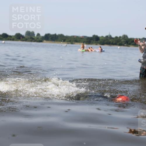 22.06.2025 - Viking Triathlon Michael Strokosch http://msf.ph/oto/8060922 22.06.2025 10:24:07 Schwimmen 609 meine-sportfotos.de