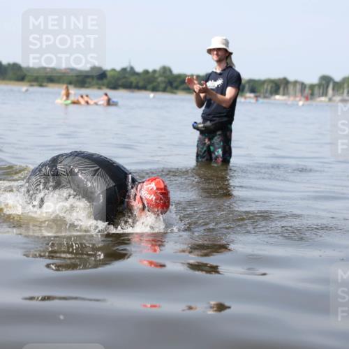 22.06.2025 - Viking Triathlon Michael Strokosch http://msf.ph/oto/8060926 22.06.2025 10:24:08 Schwimmen 609 meine-sportfotos.de