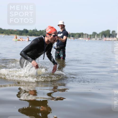 22.06.2025 - Viking Triathlon Michael Strokosch http://msf.ph/oto/8060938 22.06.2025 10:24:08 Schwimmen 609 meine-sportfotos.de