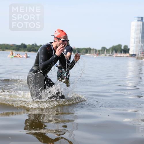 22.06.2025 - Viking Triathlon Michael Strokosch http://msf.ph/oto/8060942 22.06.2025 10:24:08 Schwimmen 609 meine-sportfotos.de
