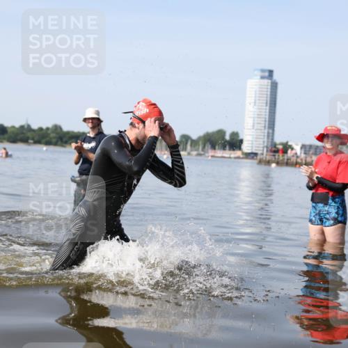 22.06.2025 - Viking Triathlon Michael Strokosch http://msf.ph/oto/8060945 22.06.2025 10:24:09 Schwimmen 609 meine-sportfotos.de