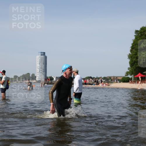 22.06.2025 - Viking Triathlon Michael Strokosch http://msf.ph/oto/8060948 22.06.2025 10:44:46 Schwimmen 18, 440, 446, 653 meine-sportfotos.de